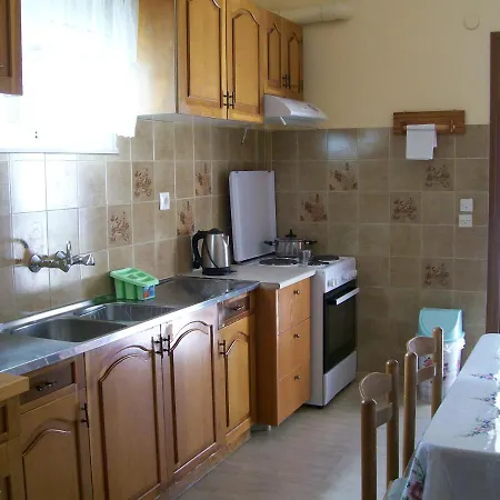 Antigoni House アパート ポロス