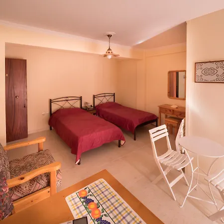 アパート Antigoni House