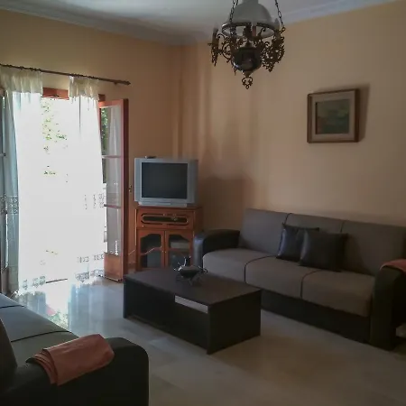 アパート Antigoni House